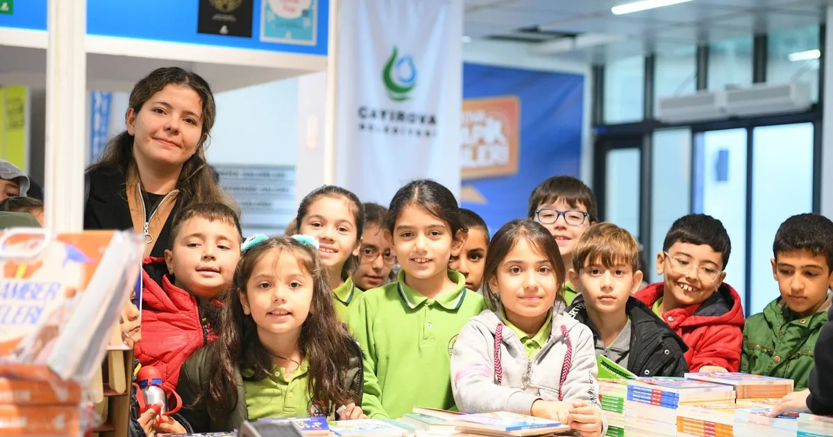 Koceli Çayırovalı minikler, kitap günlerinde bir araya geldi